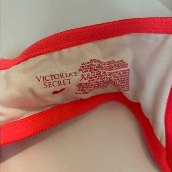 Victoria's Secret peach cool Polka Dot Bra size 40 C. Lace trim and bow - Picture 3 of 3